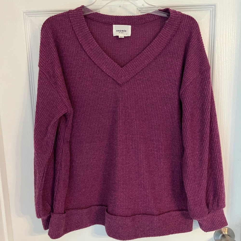 Andree by Unit V-Neck Sweater Knit size S/M
